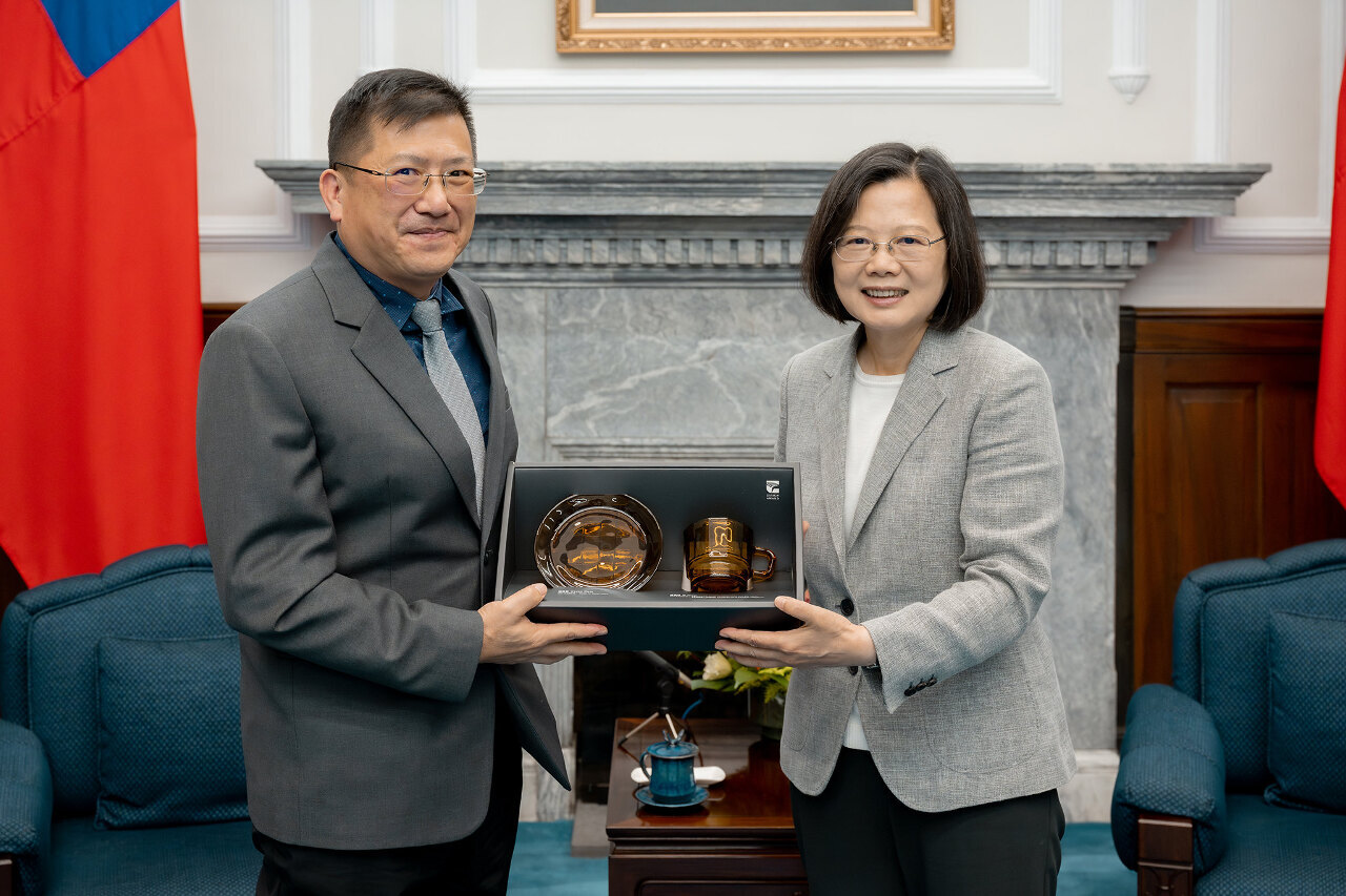 Tsai Ing-wen elogia los nuevos desarrollos de sistemas antiaéreos para contrarrestar misiles balísticos móviles