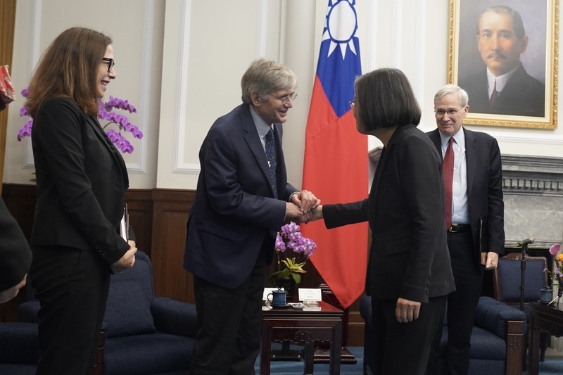Tsai Ing-wen recibe a una delegación estadounidense destacando la fortaleza las relaciones presidenciales