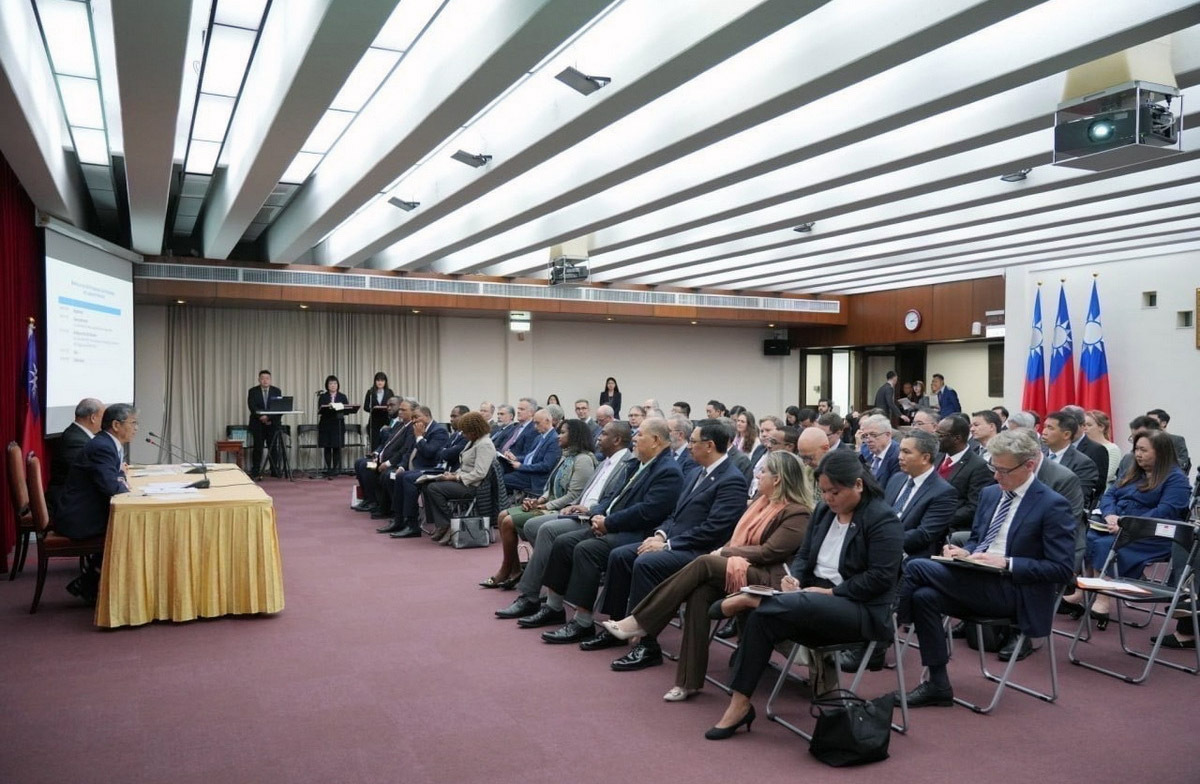 Exteriores informa a la comunidad diplomática de Taiwán sobre la realización y resultados de las elecciones generales