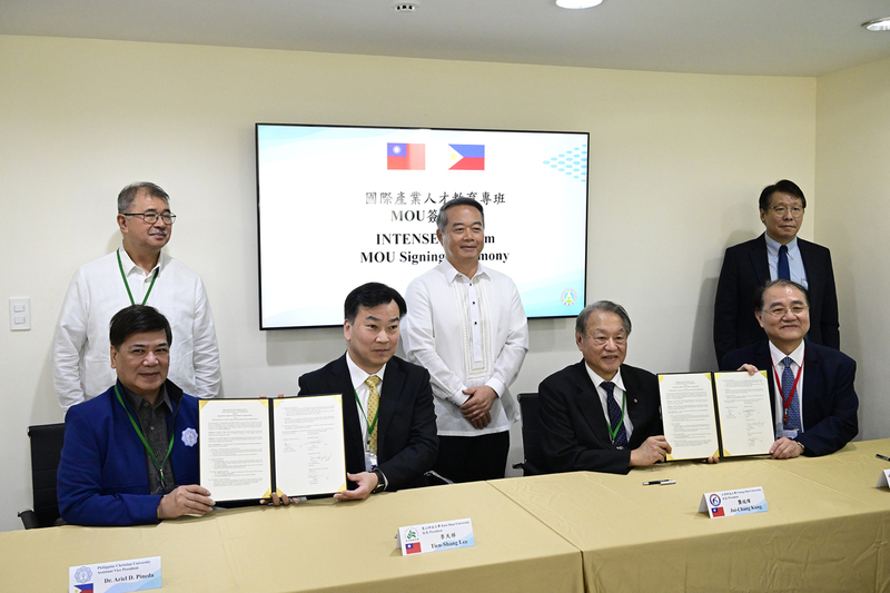 Taiwán abre un centro de reclutamiento de estudiantes en Manila