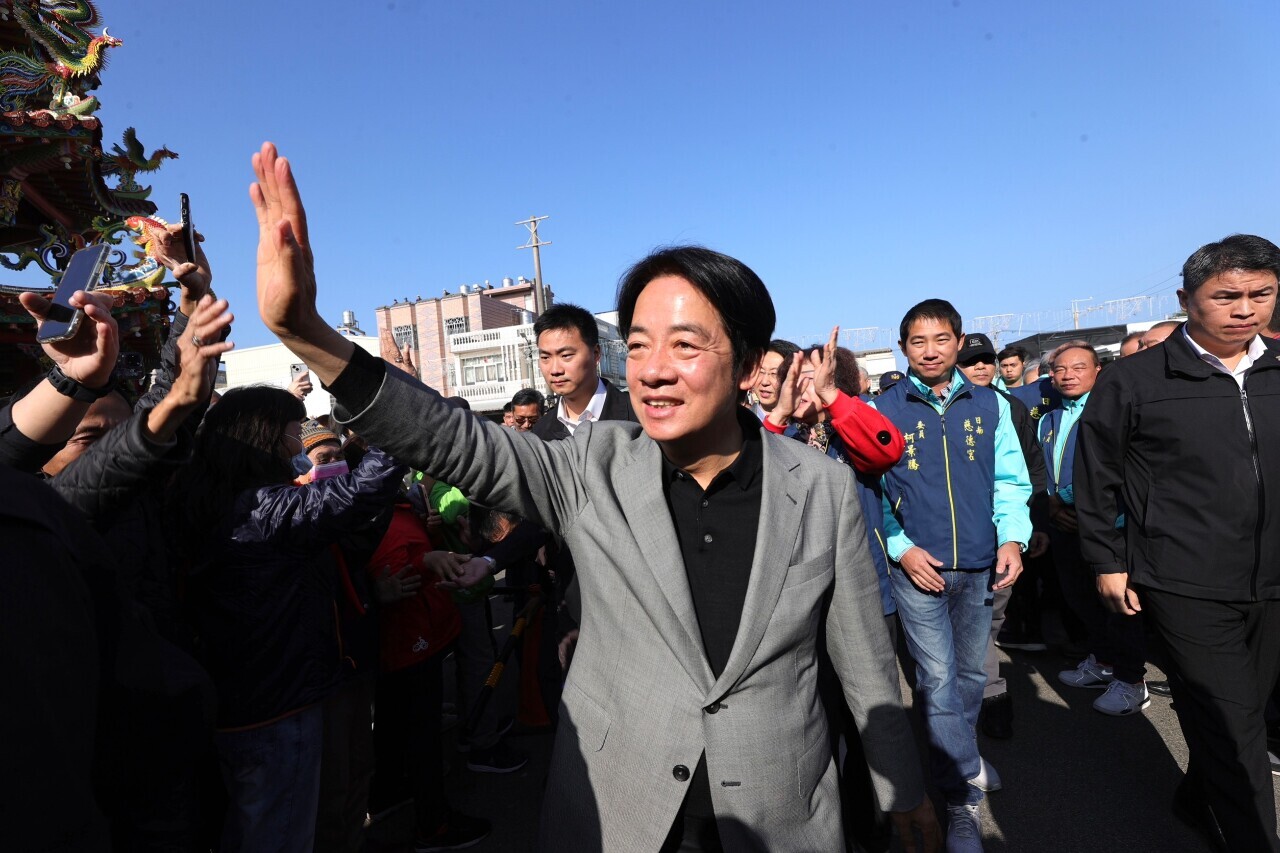 Lai Ching-te en templos de Taichung para orar por Taiwán