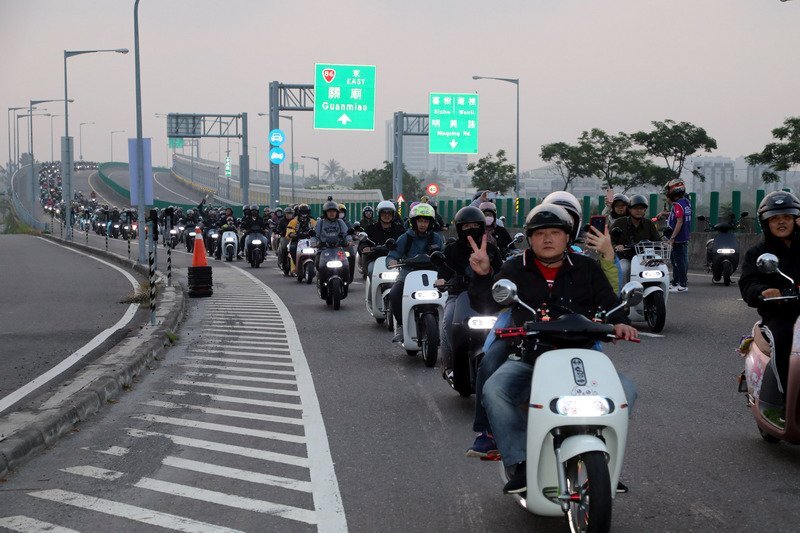Economía anuncia próxima subvención de NTD 4000 para compra de motos eléctricas