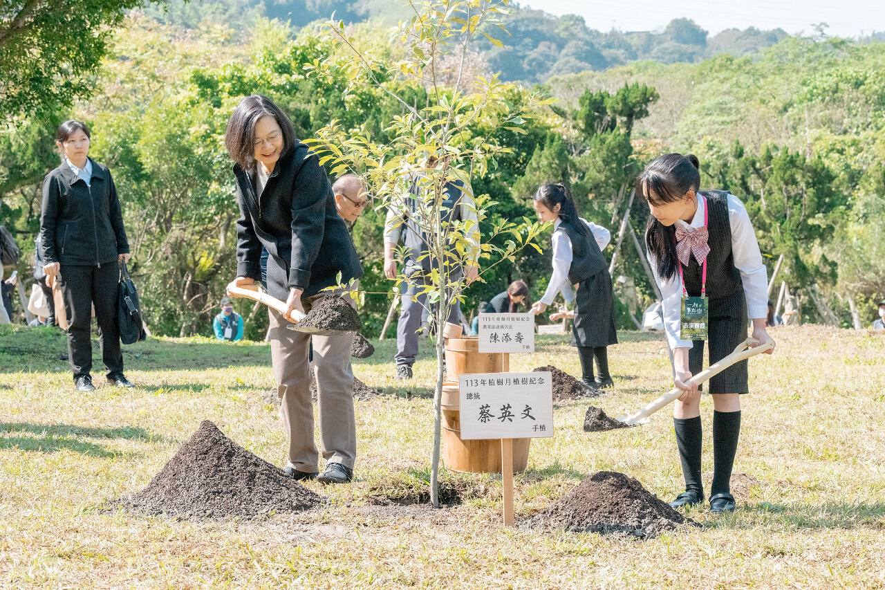 La presidenta Tsai promueve los sumideros de carbono naturales