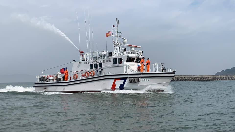 Labores de rescate en Matsu tras la caída al mar de un marinero de un pesquero chino