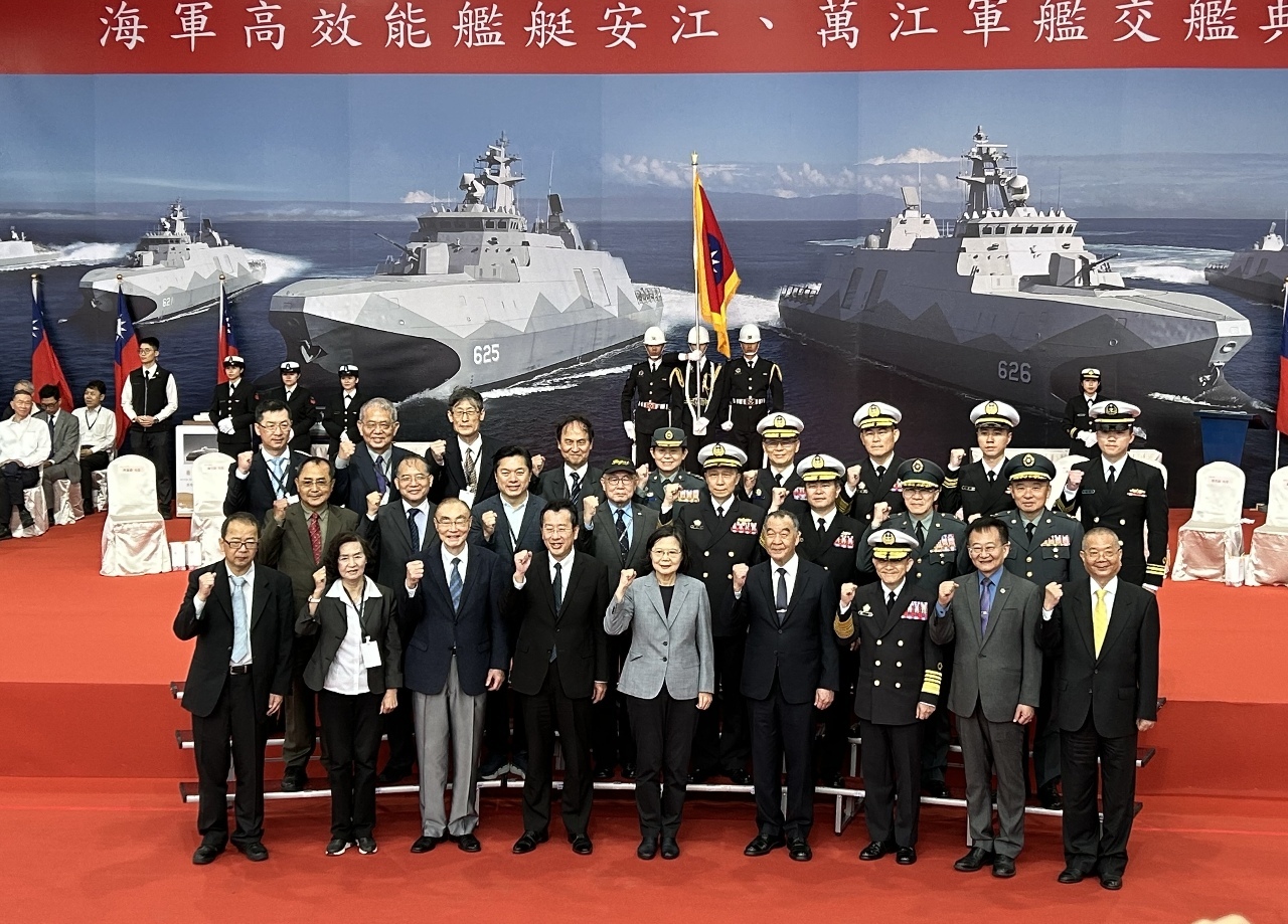 Tsai Ing-wen preside la entrega de buques de alta eficiencia fabricados en Taiwán antes de la fecha prevista