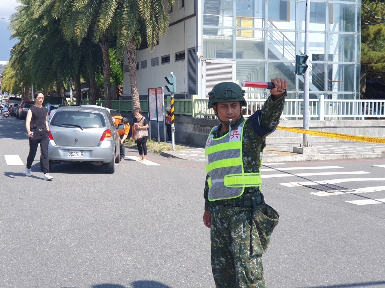 Ejército establece centro de respuesta para apoyar en las tareas de asistencia y rescate en el condado de Hualien