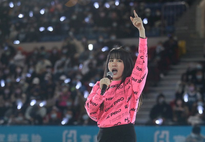 «Todo está bien» de Jiang Jing y A-Yue