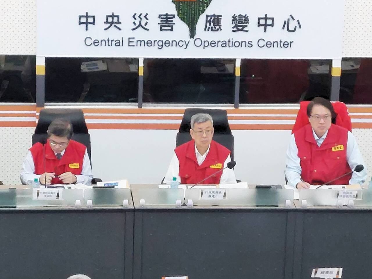 El gobierno refuerza las medidas preventivas por el pronóstico de fuertes lluvias tras el terremoto de este día 23