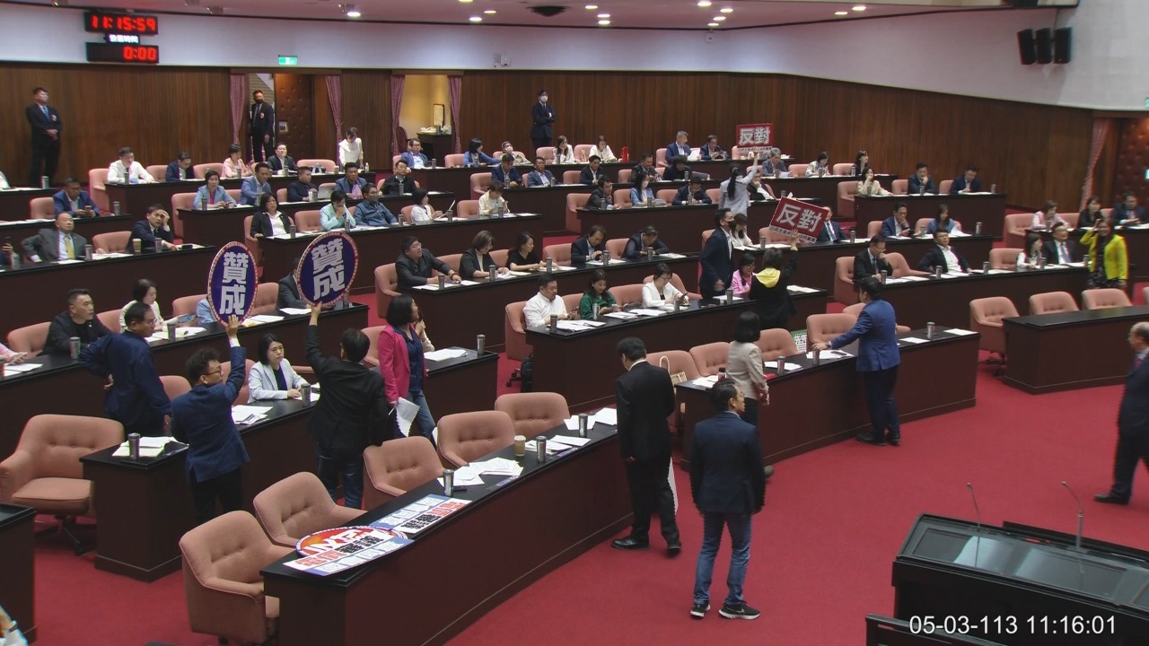 KMT y PPT se alían para modificar el artículo 49 de la Ley de Electricidad y blindar el congelamiento de los precios de la luz