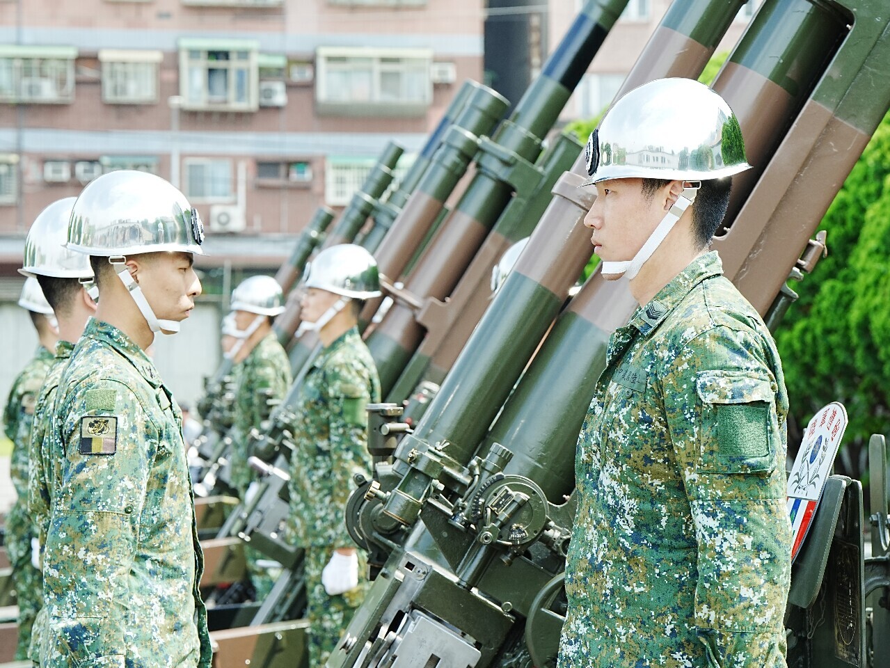 El regimiento de artillería de honor del Ejército Nacional se entrena para la ceremonia de investidura de Lai Ching-te