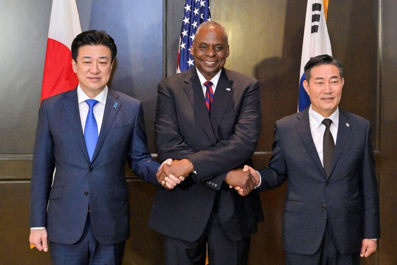Ministros de Defensa de EEUU, Japón y Corea del sur expresan su oposición al cambio de statu quo en el Indo-Pacífico