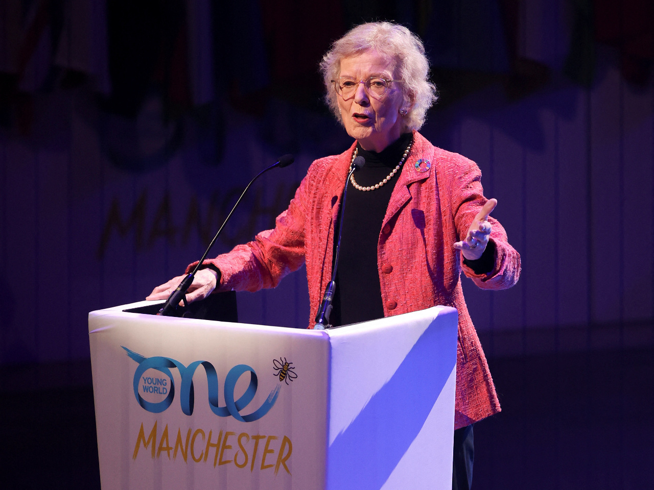 La expresidenta irlandesa Mary Robinson recibe el premio Tang 2024 de Estado de derecho