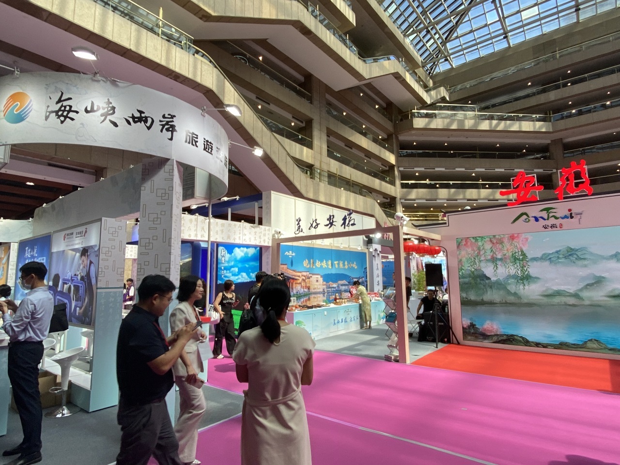 Representantes de turismo de China continental animan en Taipéi a visitar el continente y su inmensa riqueza cultural