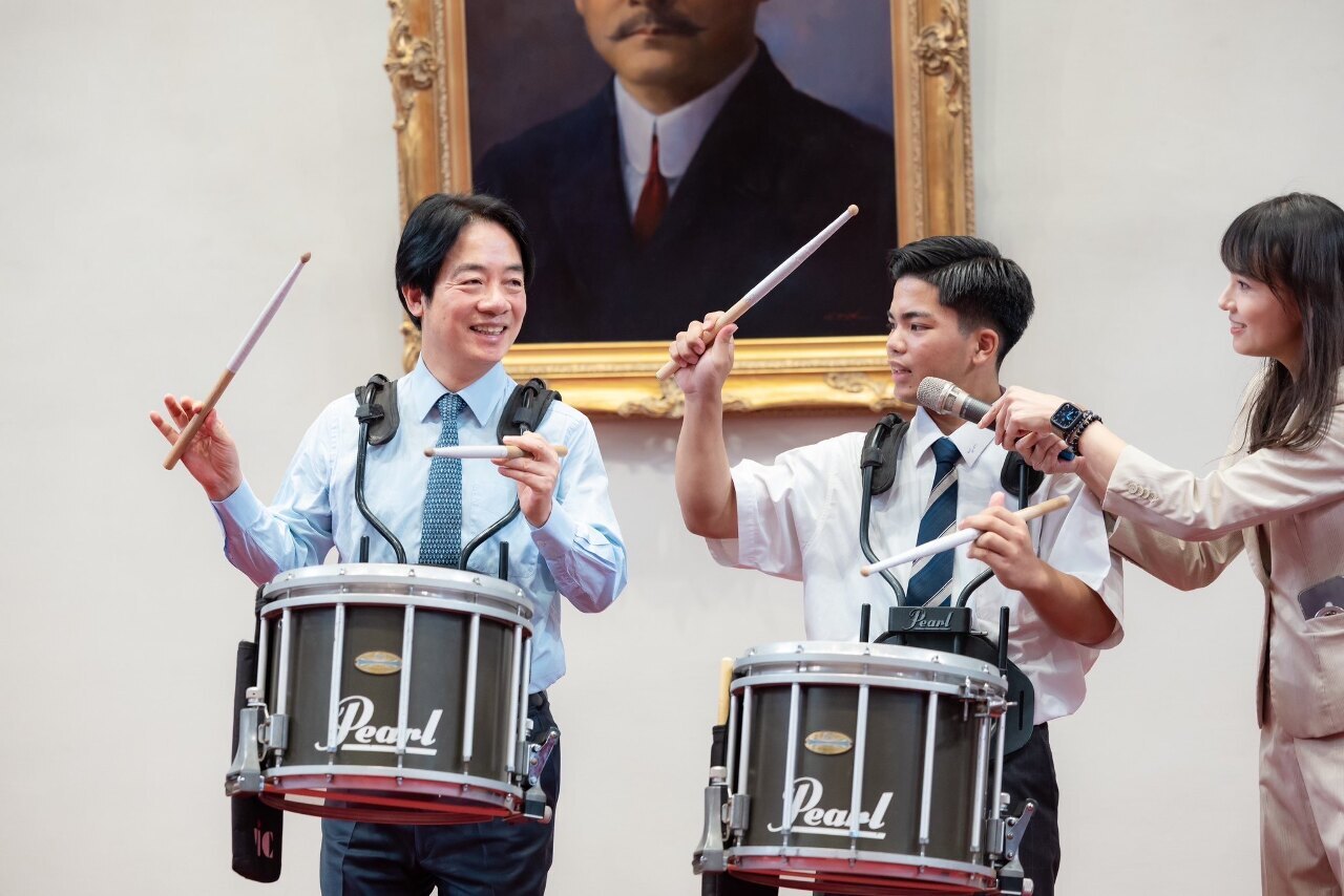 Lai Ching-te recibe a una banda de música japonesa que participará en el Concierto Presidencial 2024 para animar a los atletas olímpicos