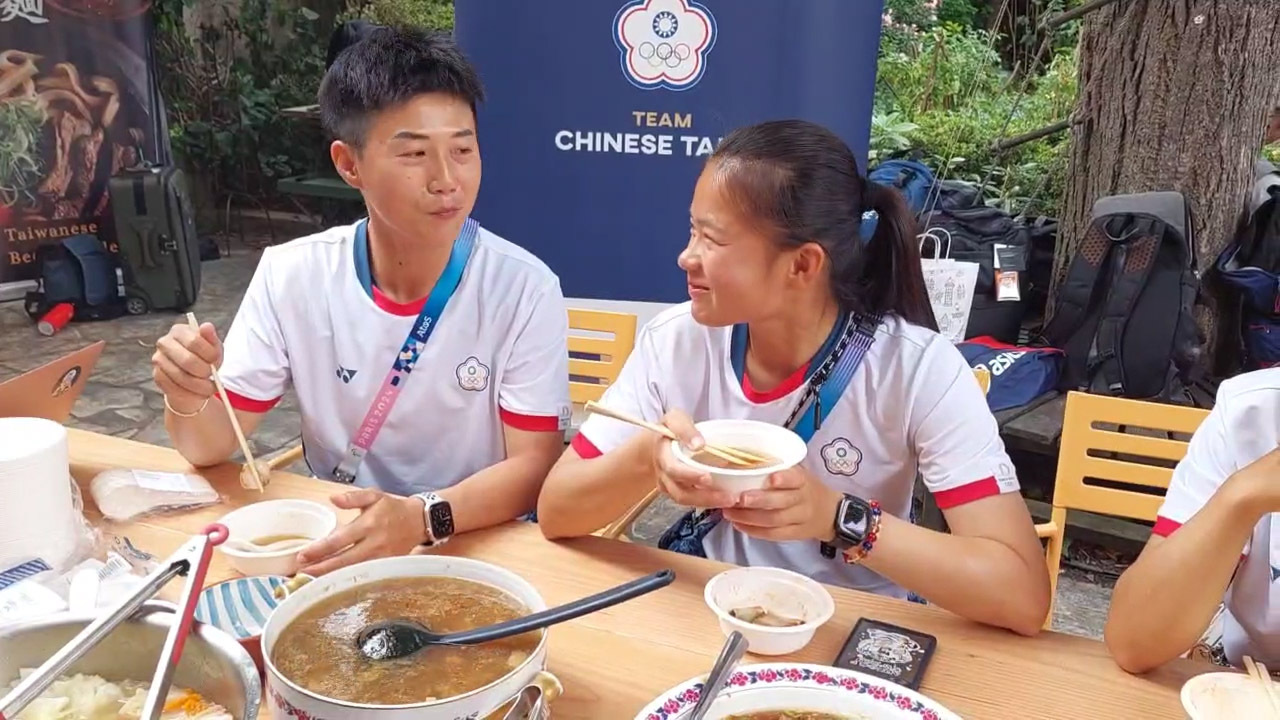 Chefs taiwaneses cocinan para los atletas patrios en los juegos de París
