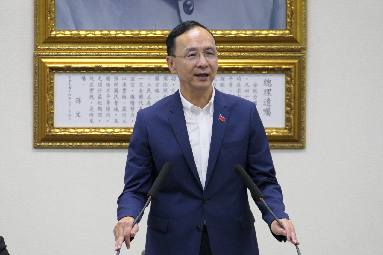Eric Chu critica al PDP por iniciar revocaciones masivas y anuncia el apoyo del KMT a la ley de la Inteligencia Artificial