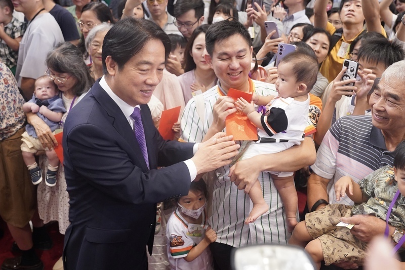 Lai Ching-te resalta la importancia de la natalidad en las celebraciones por el Día de la Familia en la Oficina Presidencial