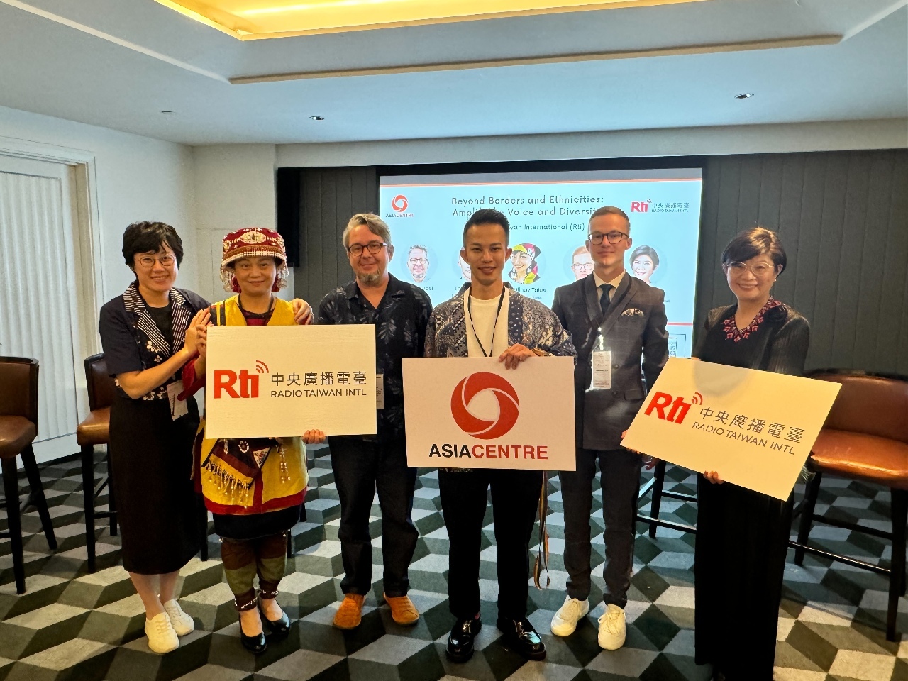Rti continúa su participación en un foro sobre democracia celebrado en Bangkok