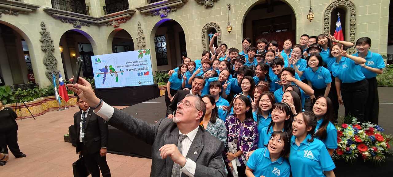 Delegación de Jóvenes Embajadores de Taiwán visita sede de gobierno de Guatemala