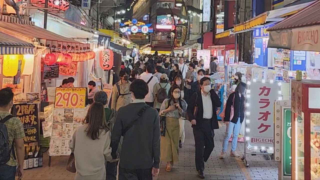 Japón planea ampliar el sistema libre de impuestos para turistas