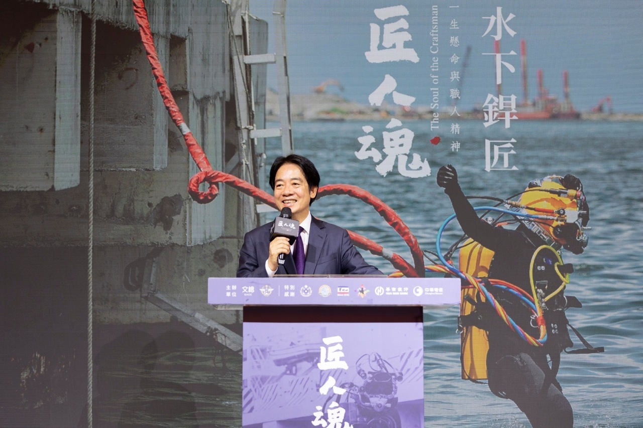 Lai Ching-te elogia la labor del Escuadrón de Operaciones Submarinas de la Armada