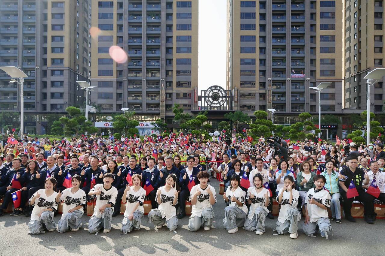 Kaohsiung y Tainan celebran el Doble Diez con ceremonias de izado de la bandera nacional