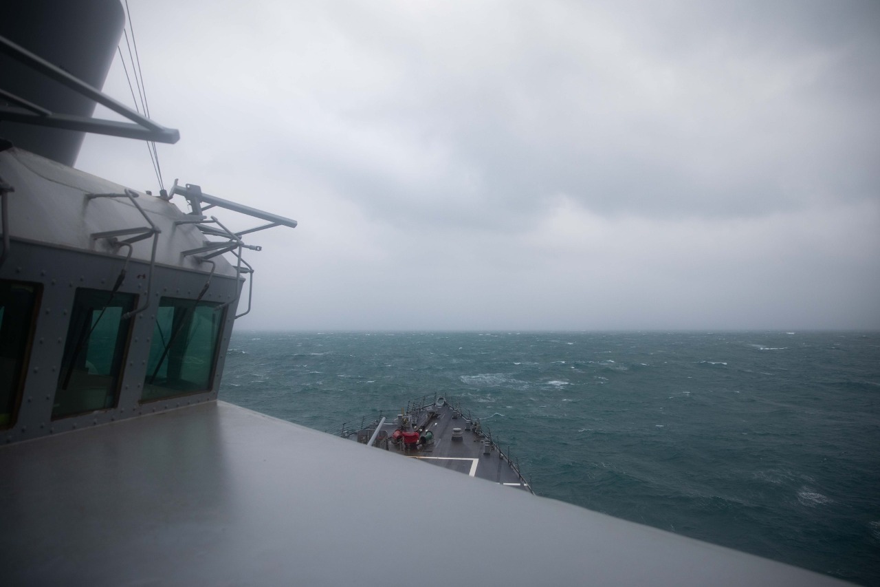 Buques de guerra estadounidenses y canadienses cruzan el estrecho de Taiwán en medio de las tensiones militares mundiales