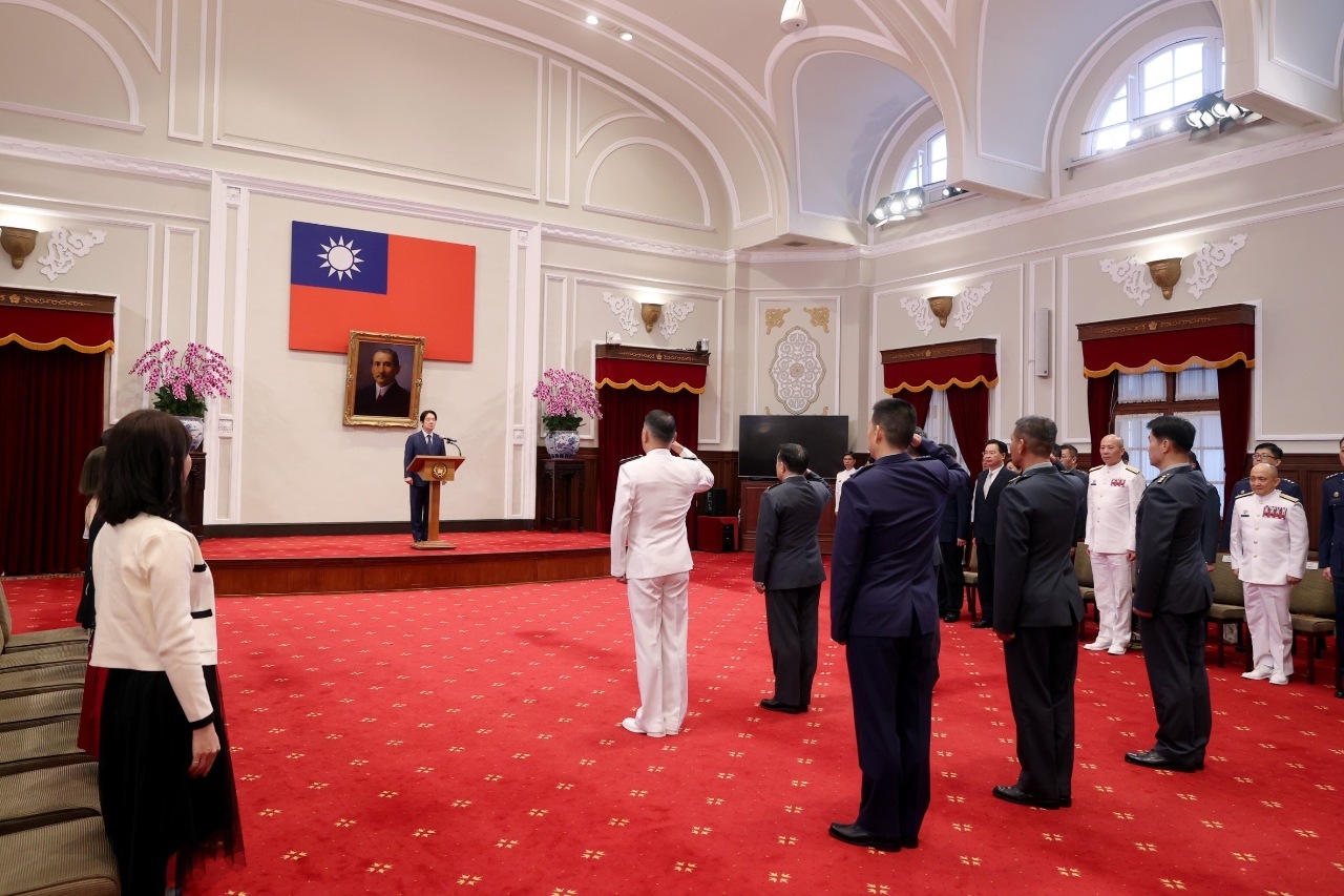 Lai Ching-te preside la ceremonia de ascenso de oficiales del Ejército Nacional