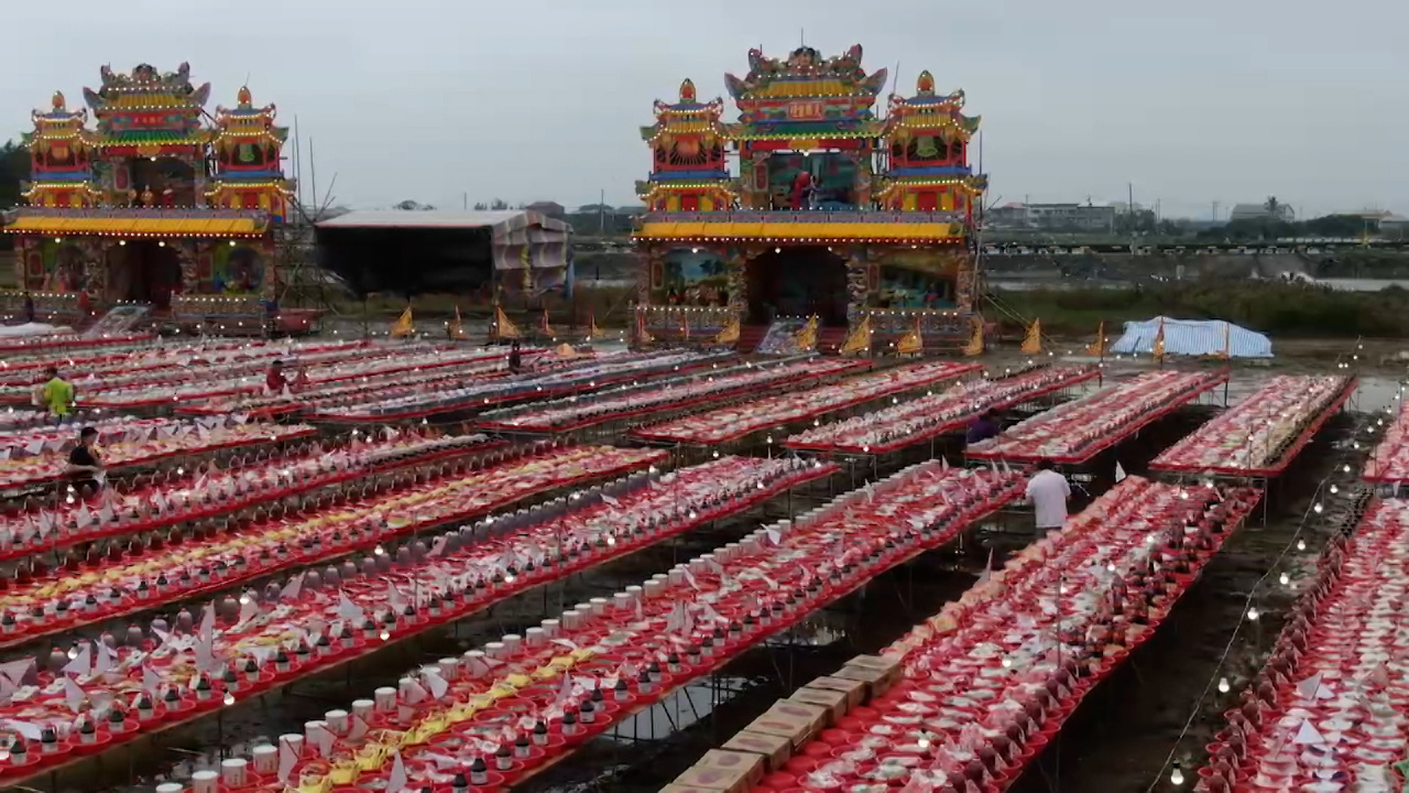 ¡Festival del templo de Yizhu muestra ofrendas de avestruces y cocodrilos!