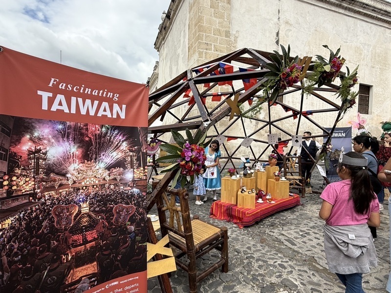 Taiwán participa en el festival anual de flores de Antigua Guatemala