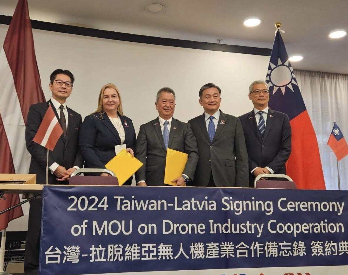 Primera visita de la industria de drones de Taiwán a Letonia con firma de acuerdos de cooperación y promoción comercial regional