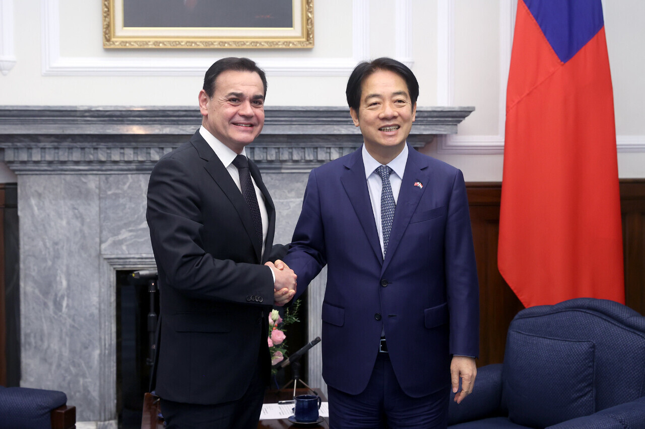 Lai Ching-te recibe al ministro de Exteriores de Paraguay Rubén Ramírez