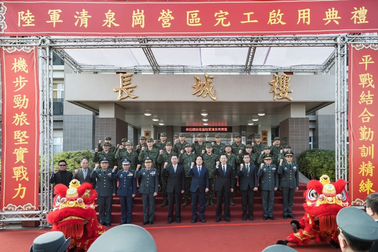 Lai Ching-te visita la base militar renovada de Qingquangang y aboga por fortalecer la capacidad defensiva