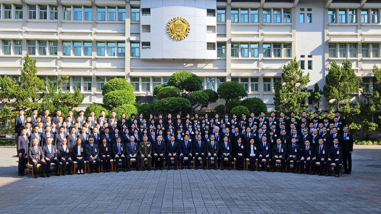 El presidente Lai Ching-te asiste a la ceremonia de graduación de agentes de la Oficina de Investigación