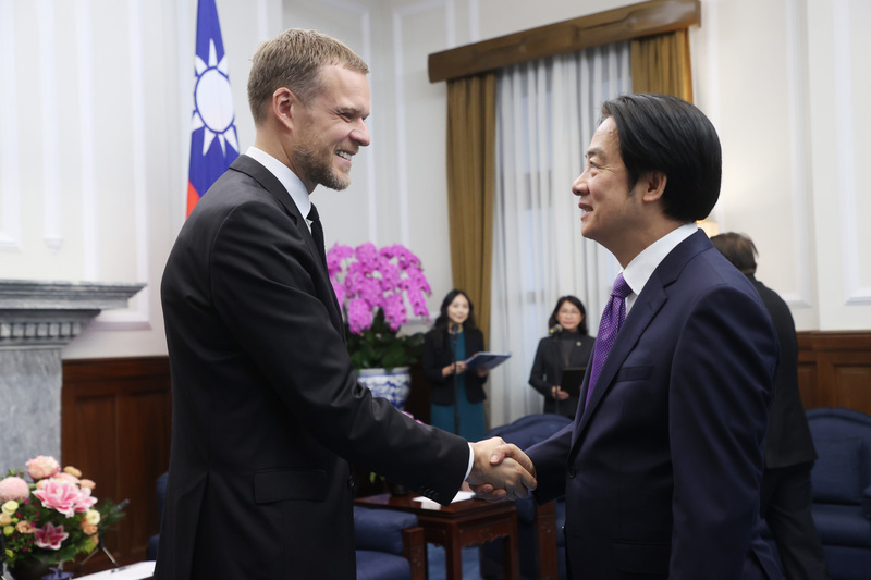 Presidente Lai condecora al exministro de Exteriores lituano Gabrielius Landsbergis