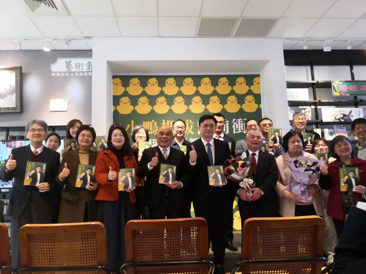 Más de 200 escritores taiwaneses apoyan destituir legisladores de la oposición por poner en riesgo su libertad de expresión
