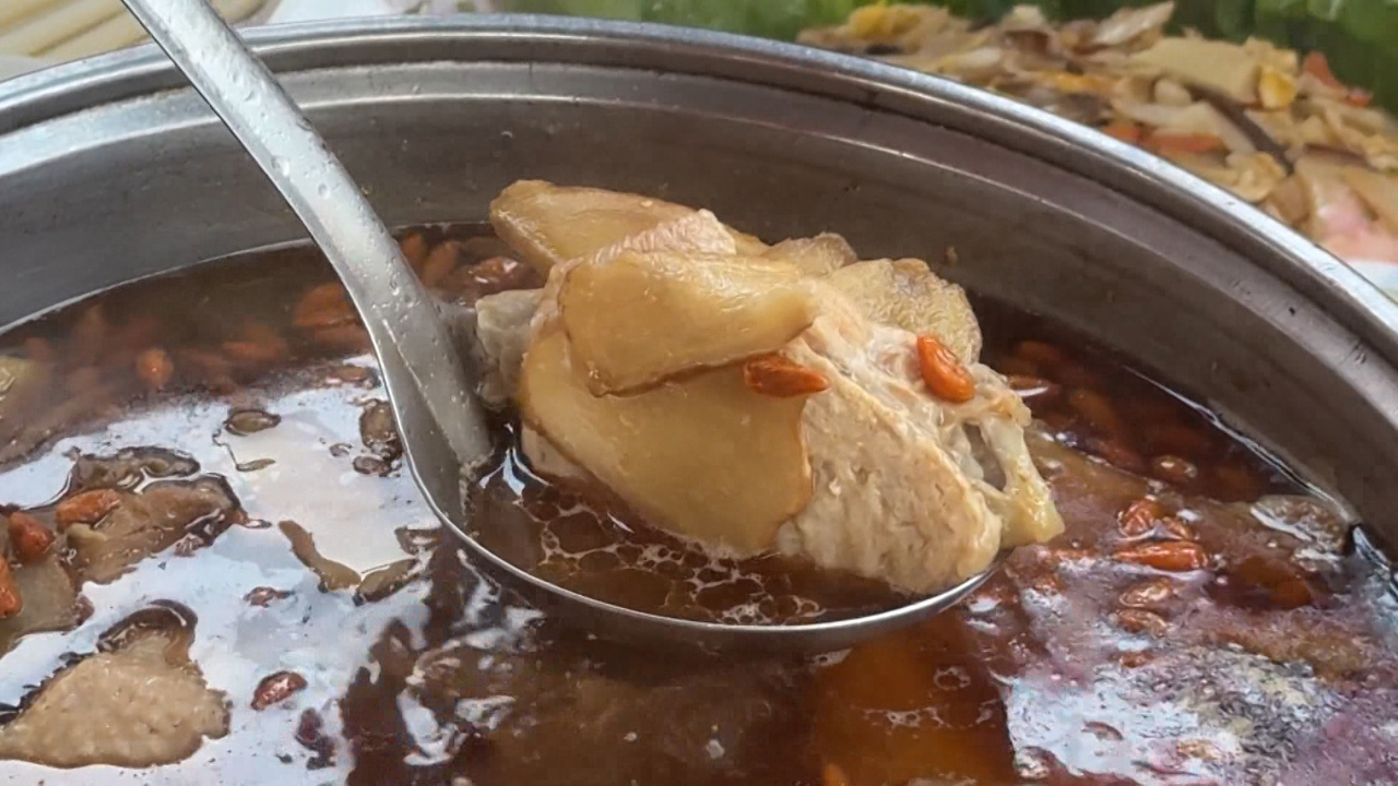 El templo Zinan de Nantou continúa su tradición del pollo con jengibre