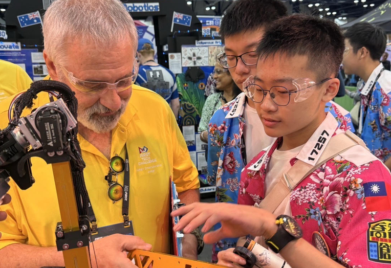 Equipos taiwaneses brillan en el Campeonato Mundial de Robótica FIRST 2025 celebrado en Houston