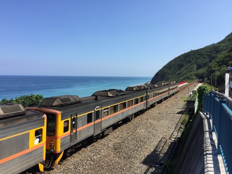 Transportes se compromete a presentar los descuentos para residentes del este de la isla antes del aumento de precio en los boletos de los trenes