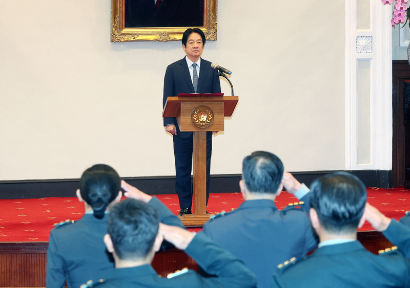 Lai Ching-te preside una ceremonia de ascenso de nuevos generales prometiendo fortalecer la seguridad