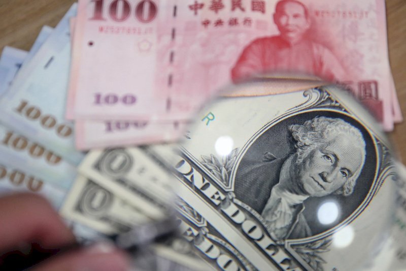 Grave preocupación entre pymes y el sector de la maquinaria por la fuerte revalorización del NTD frente al dólar