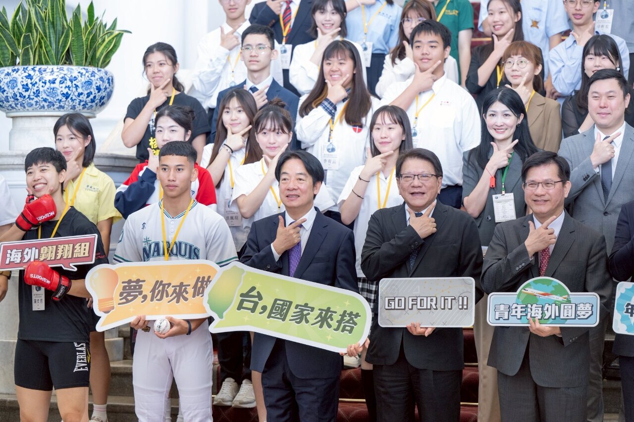 Lai Ching-te recibe a los primero seleccionados de su fondo para capacitación de jóvenes en el extranjero