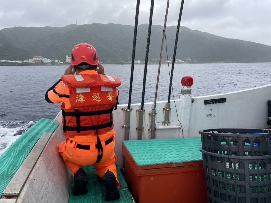 Desaparece un ciudadano mexicano mientras se bañaba en la playa de Isla Verde durante el puente del Festival del Bote del Dragón