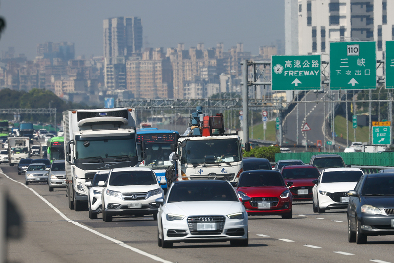 Congestión en las autopistas taiwanesas marca el inicio del festivo del Bote de Dragón