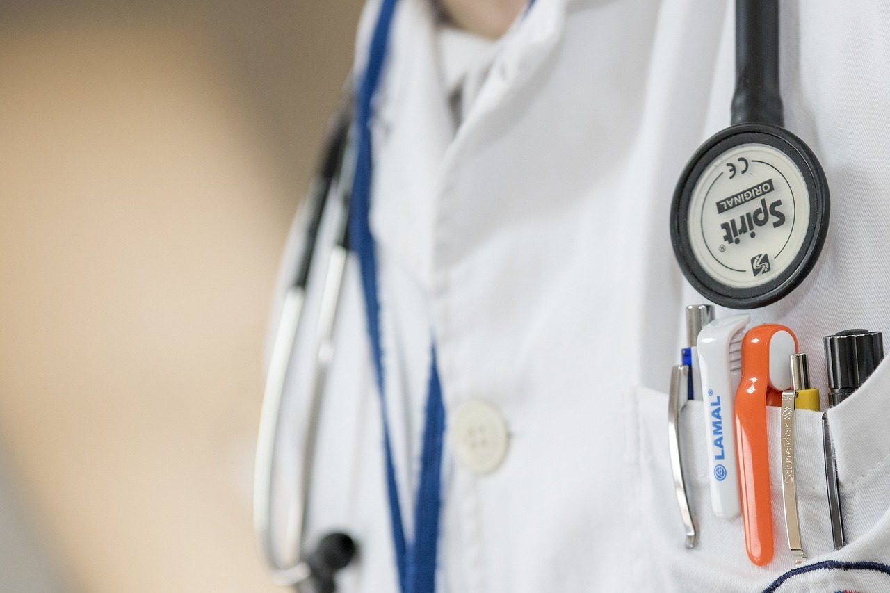 Taiwán planea eximir del IRPF las horas extra de los médicos para frenar la fuga de personal sanitario